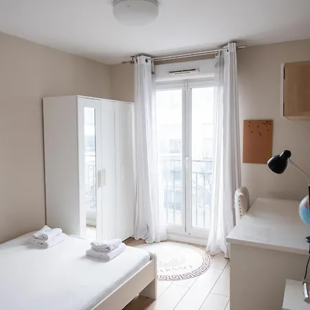 Elise De Roche Equipe Balcon Parking Rer B Daire *