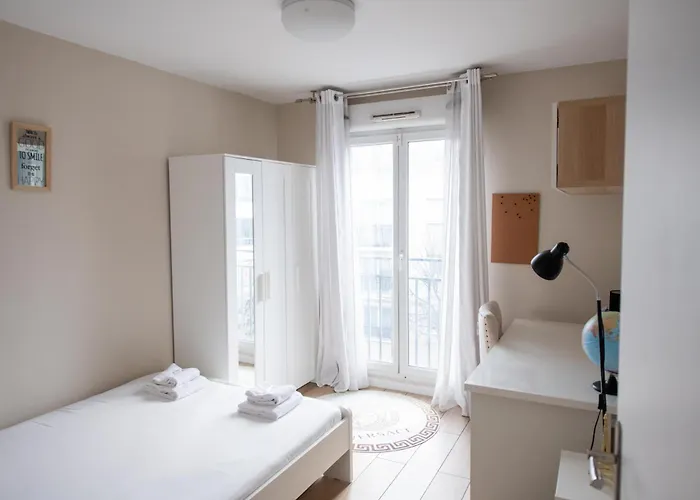 Elise De Roche Equipe Balcon Parking Rer B Appartement *