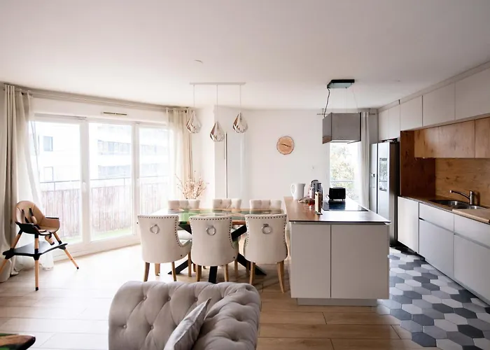 Appartement Elise De Roche Equipe Balcon Parking Rer B Le Bourget
