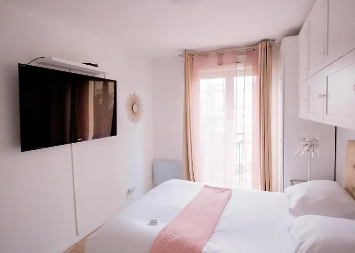 Elise De Roche Equipe Balcon Parking Rer B Appartement *